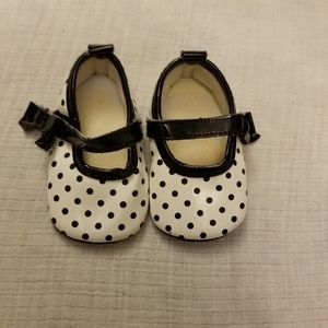 10/$25 White Black Polka Dot & Bow Mary Janes 0-3m